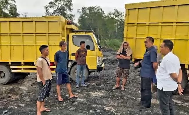 Tim Direktorat Reserse Kriminal Khusus (Dirkrimsus) Polda Jambi melakukan pengecekan untuk memastikan penutupan sementara lokasi tambang batubara yang berlokasi di Desa Koto Boyo, Kecamatan Batin XXIV, Kabupaten Batanghari sesuai dengan keputusan dari surat Dirjen Minerba Kementerian ESDM (Dokumentasi/mjb)