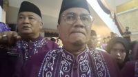 Tangkapan layar gestur tangan Sekda A Ridwan saat wartawan wawancara doorstop kepada Walikota Jambi Maulana persolan Jambi City Center