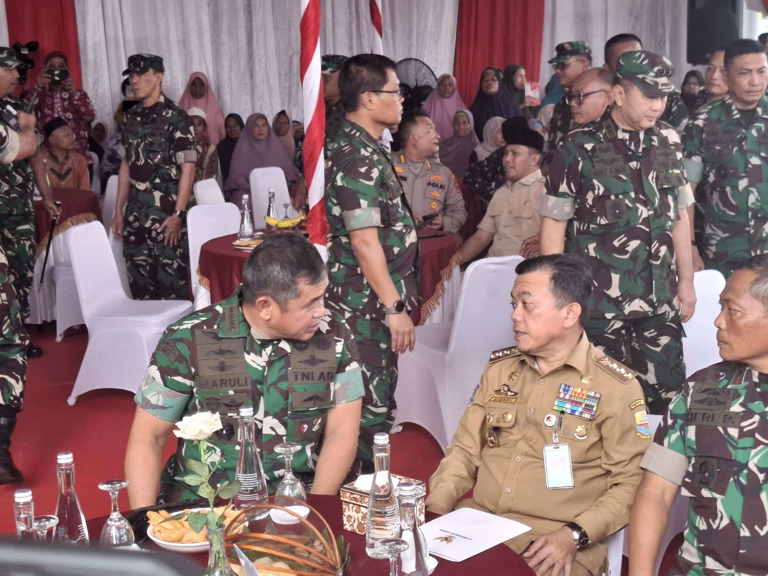 Kasad Jenderal TNI Maruli Simanjuntak bersama Gubernur Jambi Al Haris