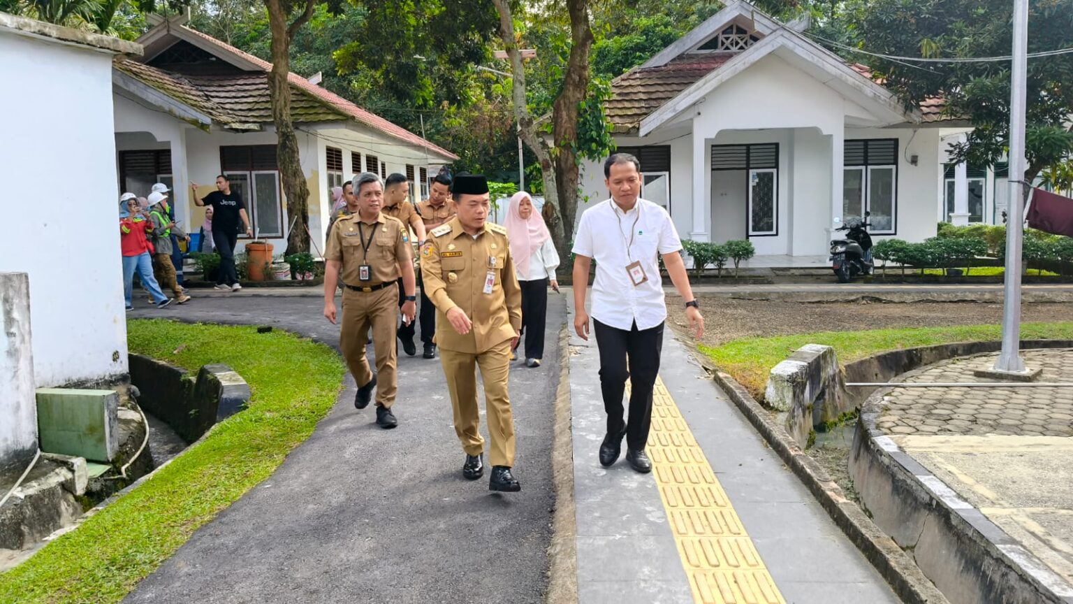 Gubernur Jambi Al Haris tinjau persiapan sekolah rakyat di alyatama (poto:pariwarajambi.com)
