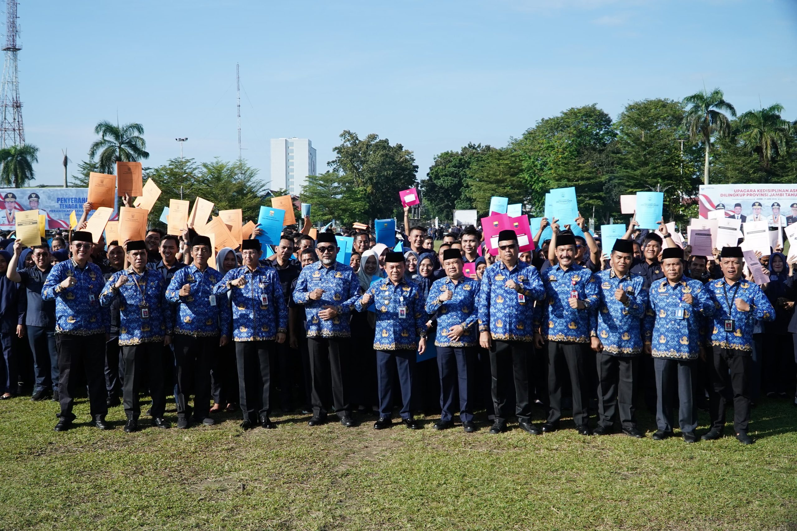 Gubernur Jambi Al Haris serahkan SK pegawai Non ASN
