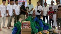 Rocky Candra serahkan bantuan untuk korban kebakaran di Kabupaten Tanjung Jabung Barat, Provinsi Jambi