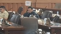 Anggota DPRD Provinsi Jambi, Edminuddin tertidur saat rapat paripurna