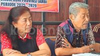 ketua tpp, eman sumusi didampingi anggota tpp, marsma tni (purn) veronica tig.