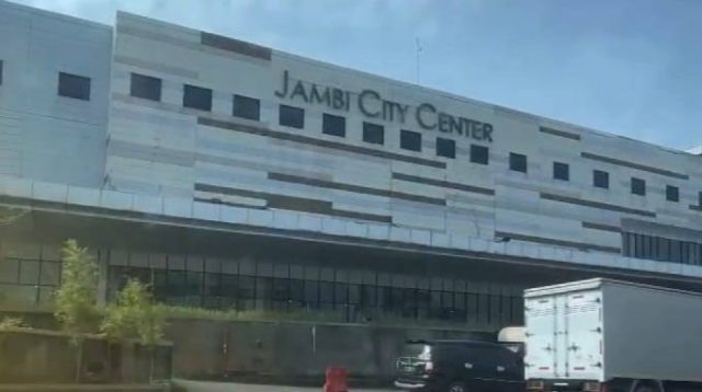 Proyek mangkrak di tengah pusat Kota Jambi, Jambi City Center