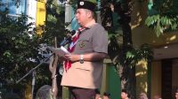 Ketua DPRD Kota Jambi sekaligus Ketua Kwarcab Gerakan Pramuka Kota Jambi, Kemas Faried Alfarelly memimpin apel Pramuka serentak se-Kota Jambi di SMPN 7