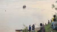 Momen pencarian korban tenggelam di Muaro Jambi
