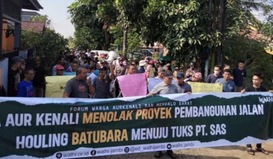 Warga Aur Kenali aksi demo tolak stockpile batu bara milik PT SAS