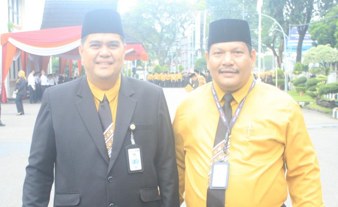 Pimpinan Divisi Sekertaris Perusahaan Zulfikar, S.E, M.M sebelah kiri jas hitam. Doc. VOJ