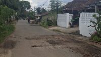Proses pengerjaan jalan di Kelurahan Penyengat Rendah, Kecamatan Telanaipura, Kota Jambi