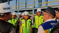 Anggota DPR RI, H Bakrie tinjau kondisi intake PDAM Tirta Mayang yang tergerus Abrasi di Kelurahan Penyengat Rendah, Kota Jambi
