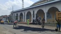Perbaikan jalan di Kelurahan Penyengat Rendah