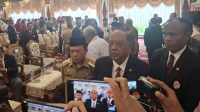Ketua KONI pusat, Marciano Norman (tengah)