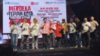 Wakil Walikota Jambi, Diza Hazra Aljosha membuka Festival Merdeka di Tepian Kota Pulau Pasir Aurduri