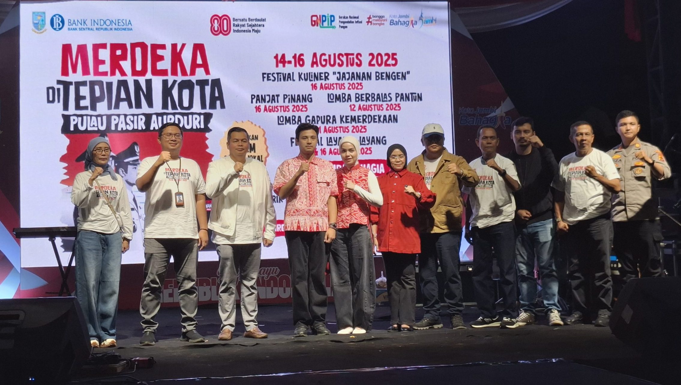 Wakil Walikota Jambi, Diza Hazra Aljosha membuka Festival Merdeka di Tepian Kota Pulau Pasir Aurduri