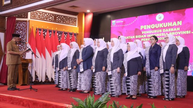 Sekda Sudirman kukuhkan Pengurus PD IBI Provinsi Jambi 