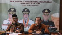 Konferensi pers 8 merk beras premium yang tidak memenuhi standar mutu premium