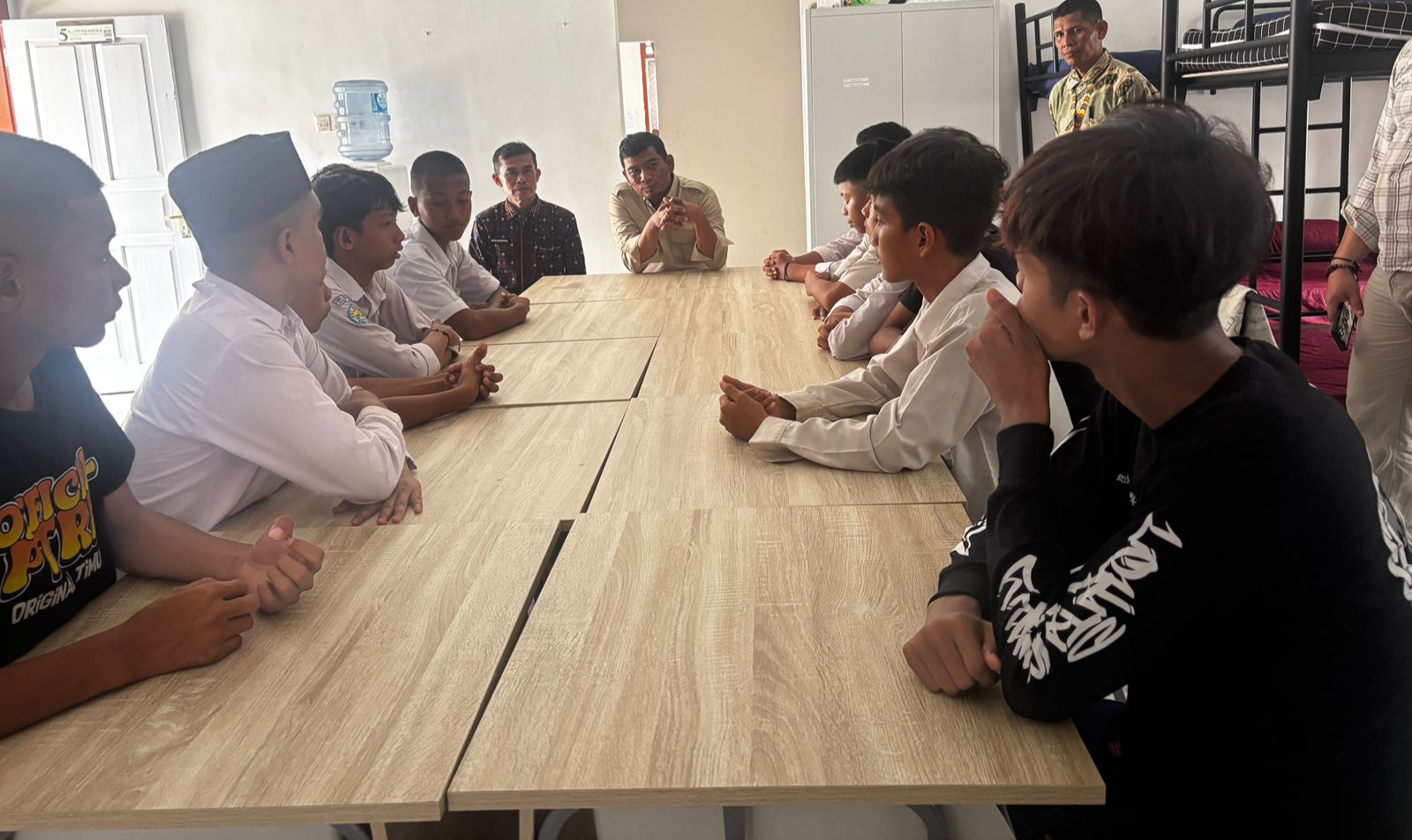 Anggota DPR RI Rocky Candra tinjau sekolah rakyat di Jambi