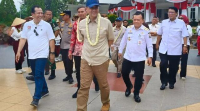 Menteri Transmigrasi, M Iftitah Sulaiman Suryanegara kunjungan kerja di Kabupaten Muaro Jambi, Provinsi Jambi