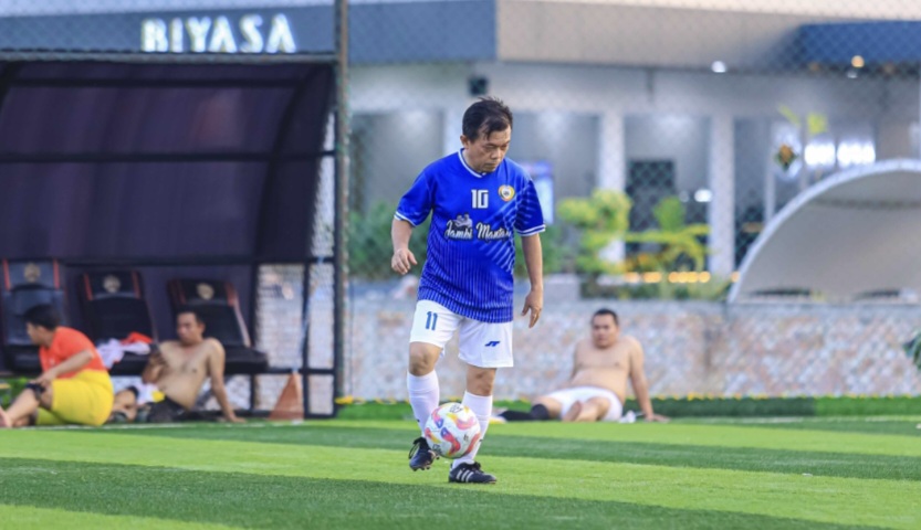 Gubernur Jambi Al Haris saat olahraga Minisoccer