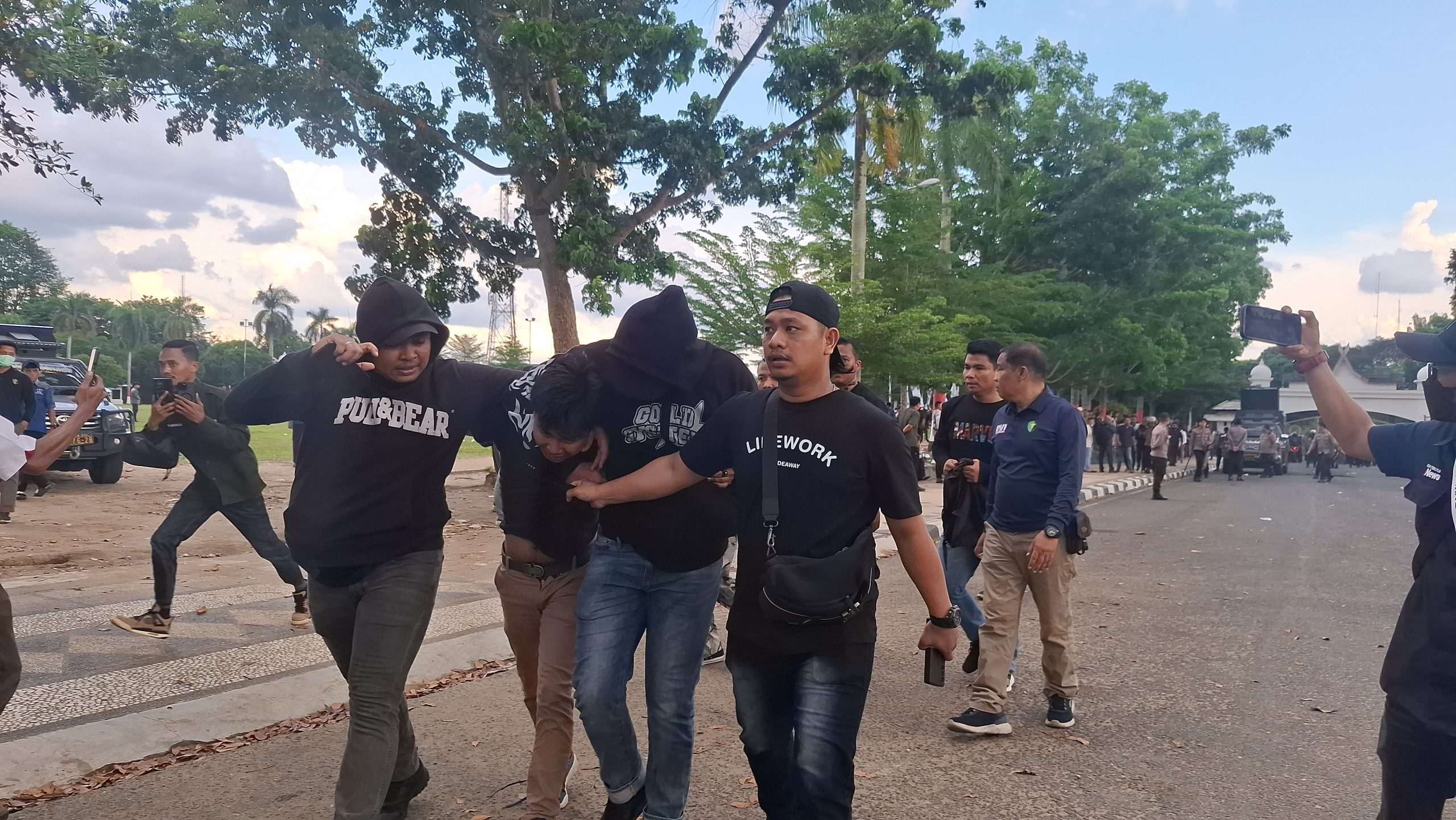 Pelajar yang demo diamankan kepolisian usai ricuh