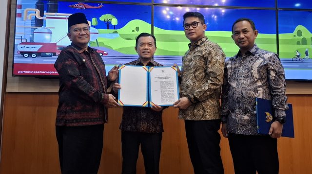 Gubernur Jambi Al Haris serahkan SK penetapan lokasi dan buffer zone fuel terminal Jambi ke Pertamina 