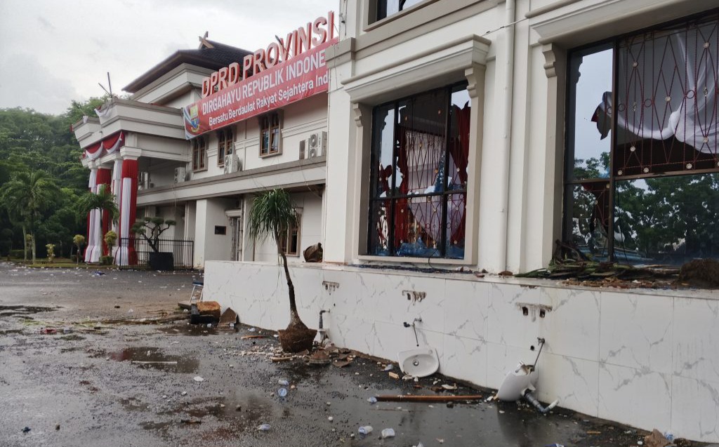 Kerusakan gedung DPRD Provinsi Jambi pasca demo