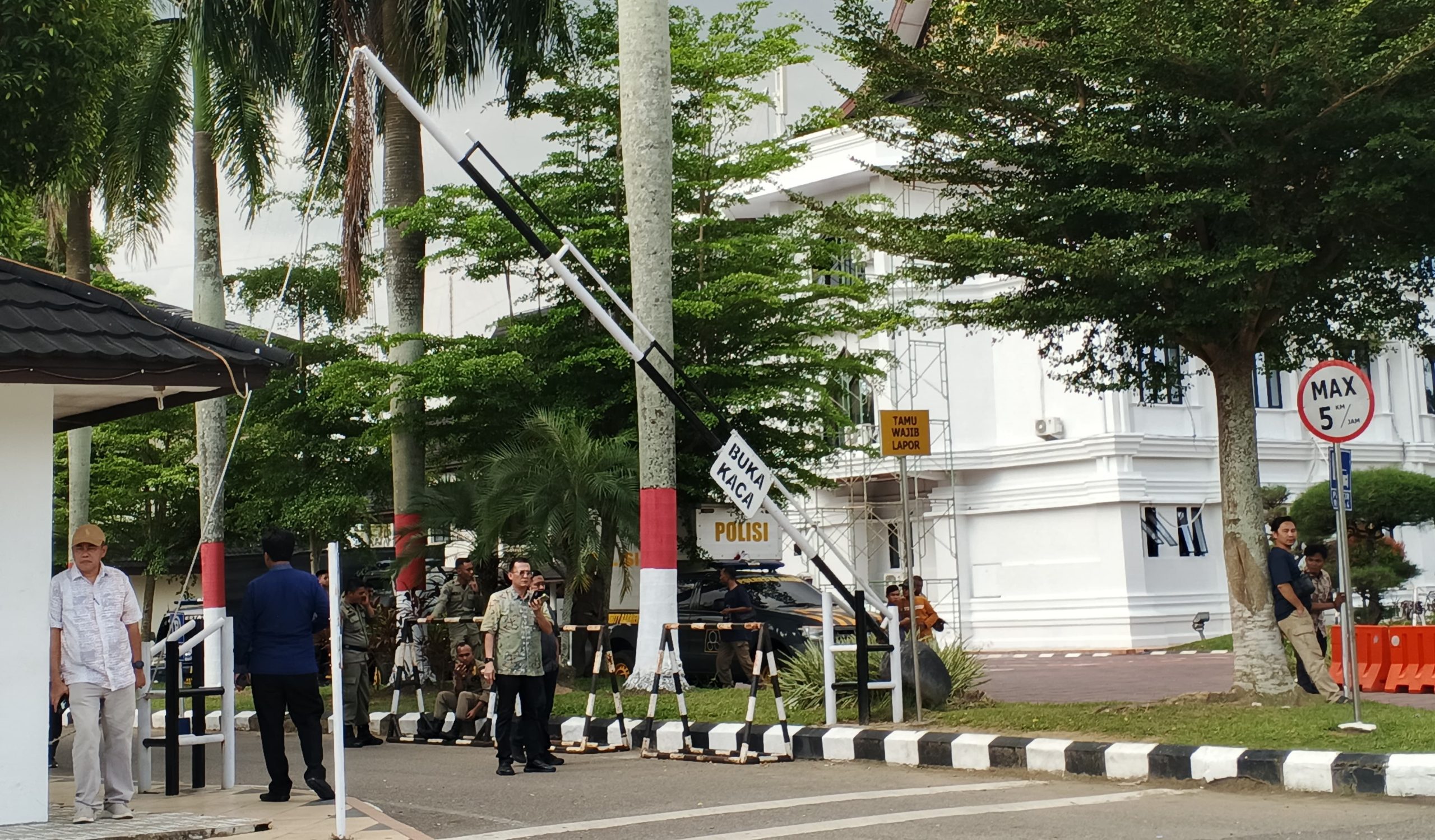 ASN di lingkup Pemprov Jambi gunakan pakaian bebas dan tanpa kendaraan dinas demi keselamatan saat demo berlangsung