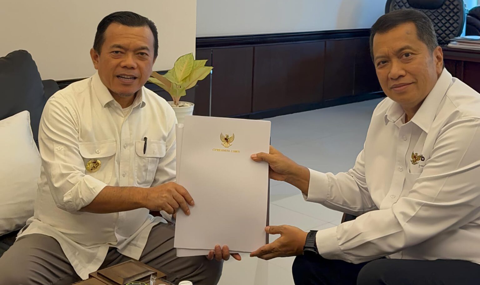 Gubernur Jambi Al Haris serahkan berkas usulan PPPK paruh waktu ke Menpan RB