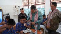 Gubernur Jambi Al Haris bersama Wamenpan RB tinjau program Makan Bergizi Gratis di SMA N 10 Kota Jambi
