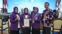 Hesti Haris menerima penghargaan peringkat dua nasional lomba TP Posyandu tingkat nasional 2025