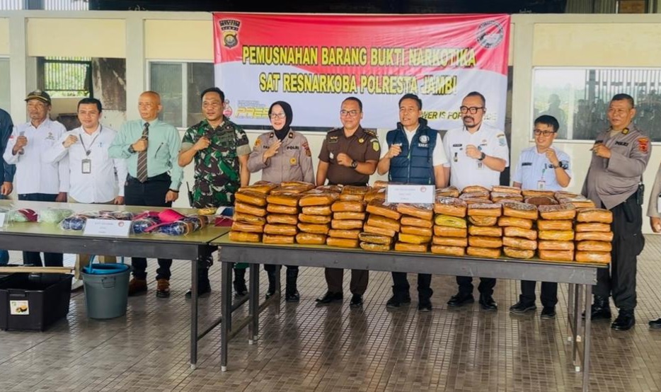 Polresta Jambi musnahkan ratusan kilogram ganja dan puluhan ribu ekstasi