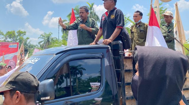 Ratusan aksi massa demo di Kantor Gubernur Jambi