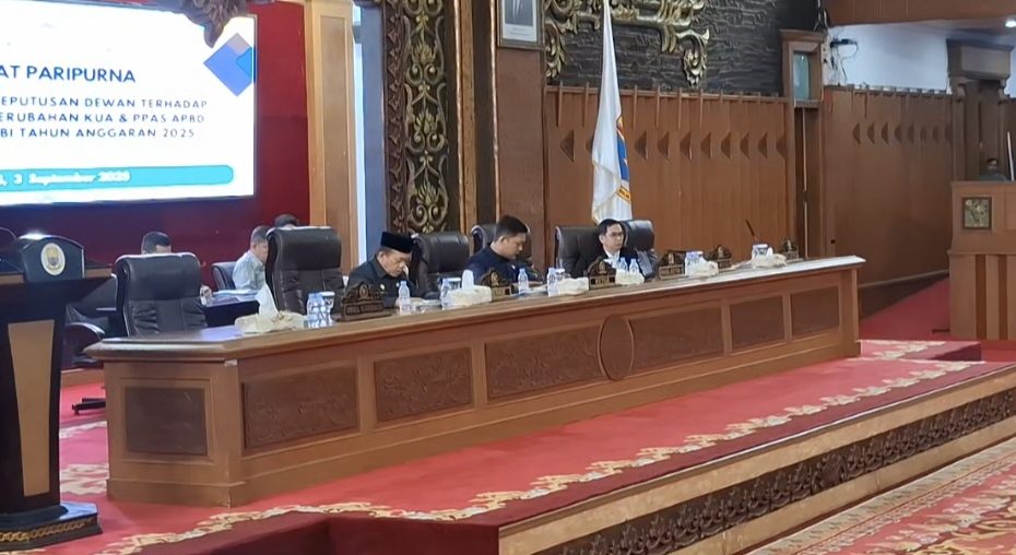Ketua DPRD Provinsi Jambi, M Hafiz Fattah mendoakan korban aksi demo