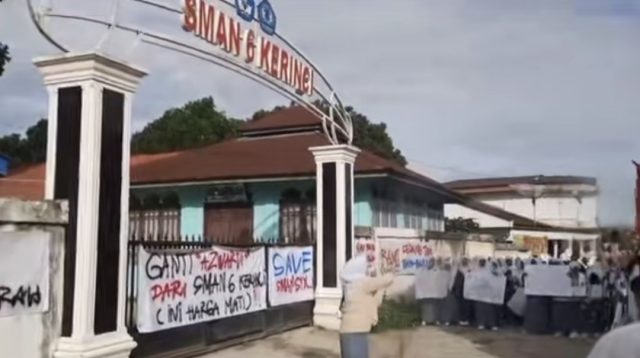 Siswa demo di SMA N 6 Kerinci