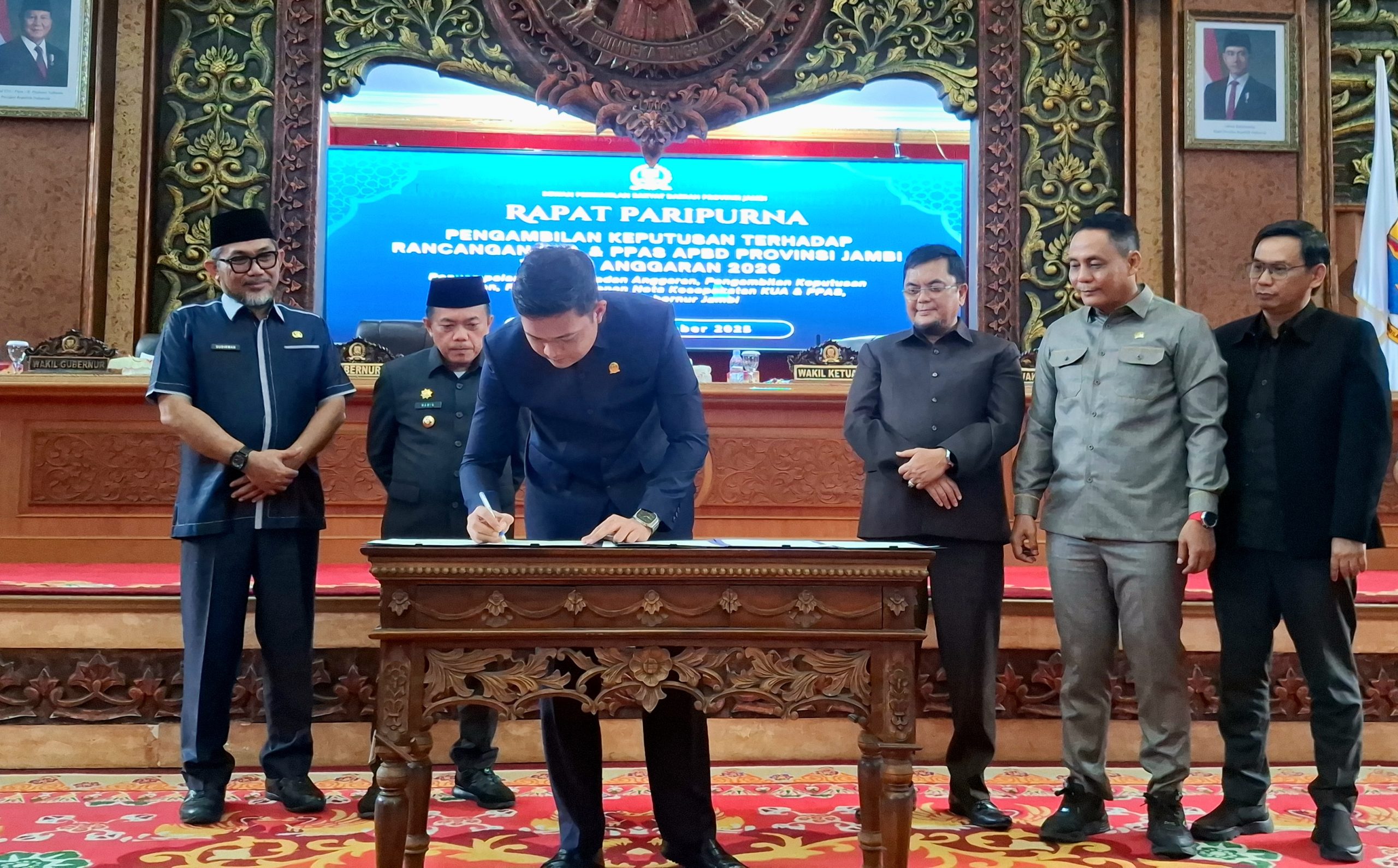 Ketua DPRD Provinsi Jambi, M Hafiz Fattah teken nota kesepakatan KUA-PPAS Tahun 2026