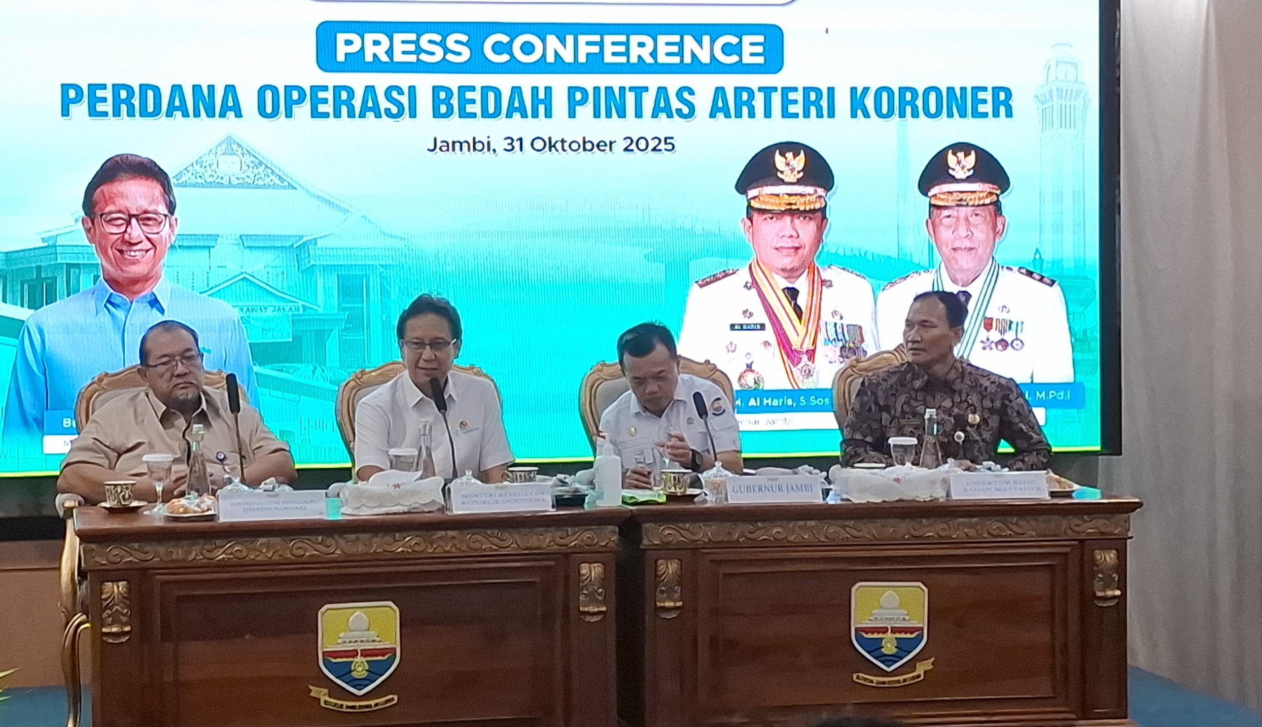 Menteri Kesehatan bersama Gubernur Jambi Al Haris tinjau operasi bedah jantung perdana di RSUD Raden Mattaher Jambi