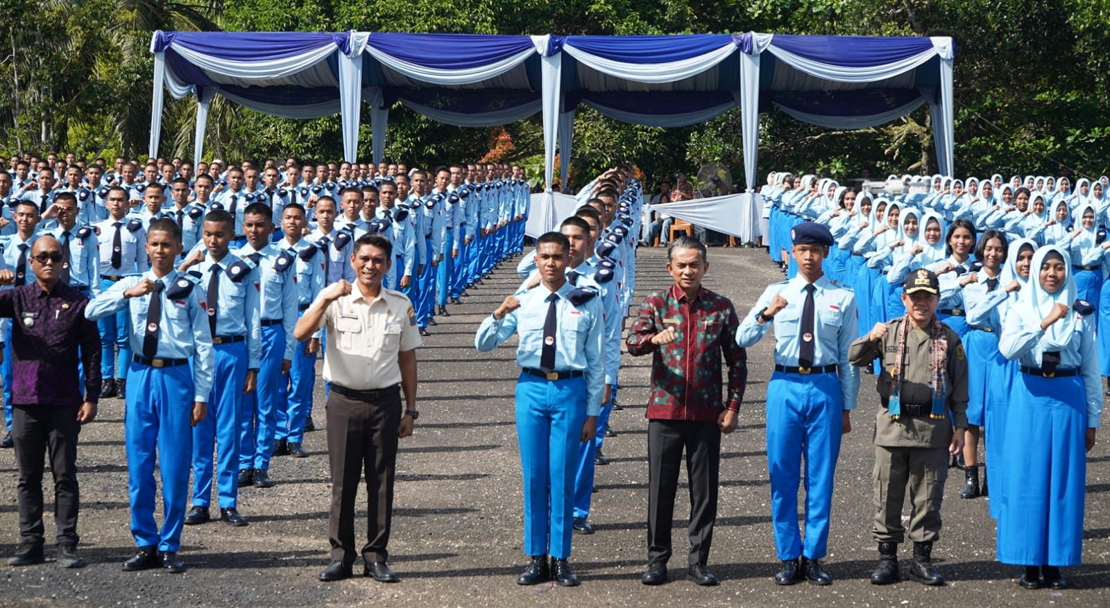 Gubernur Jambi Al Haris kukuhkan siswa baru angkatan XXXll SMAN Titian Teras