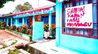 Aksi protes siswa dan guru SMAN 6 Kerinci (poto: metrojambi.com)