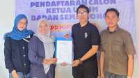 Perwakilan Andika mengambil formulir pendaftaran calon pengurus Banom HIPMI PT