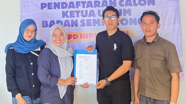Perwakilan Andika mengambil formulir pendaftaran calon pengurus Banom HIPMI PT