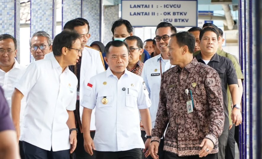 Menteri Kesehatan Republik Indonesia, Budi Gunadi Sadikin, bersama Gubernur Jambi, Al Haris beserta pimpinan dan jajaran RSUD Raden Mattaher Jambi