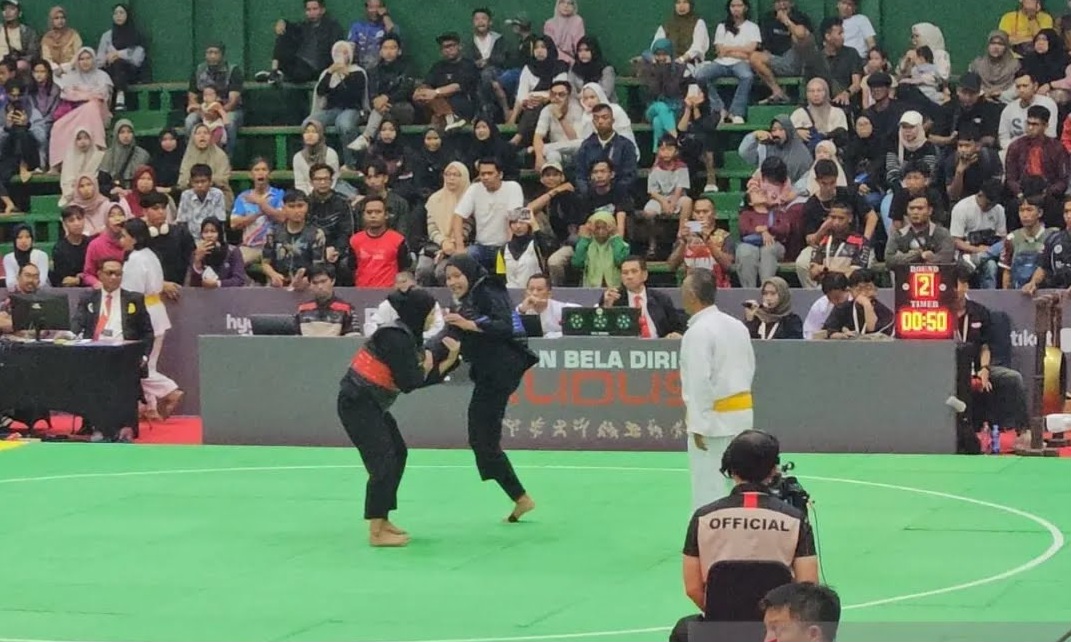 Pesilat putri Jambi bertading di ajang PON Bela Diri 2025
