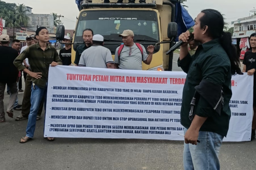 Screenshot_20251028_130617_WhatsApp Warga Tebo demi di kantor DPRD, minta HGU PT Tebo Indah dicabut