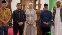 1627297627 (1) Kemas Faried dampingi Yexi Tamara ucapkan syahadat di Masjid Amanah