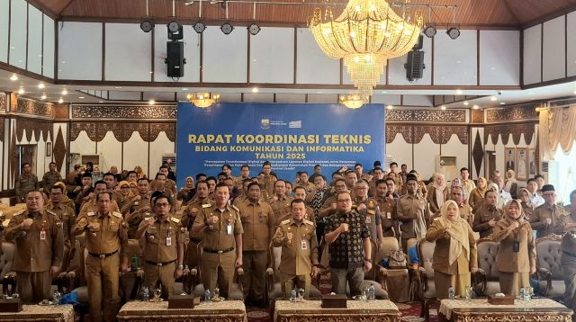 Gubernur Jambi Al Haris membuka rakornis Kominfo se-Provinsi Jambi