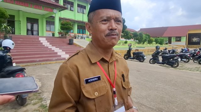 Kepala Sekolah SMA N 8 Kota Jambi, Acendra