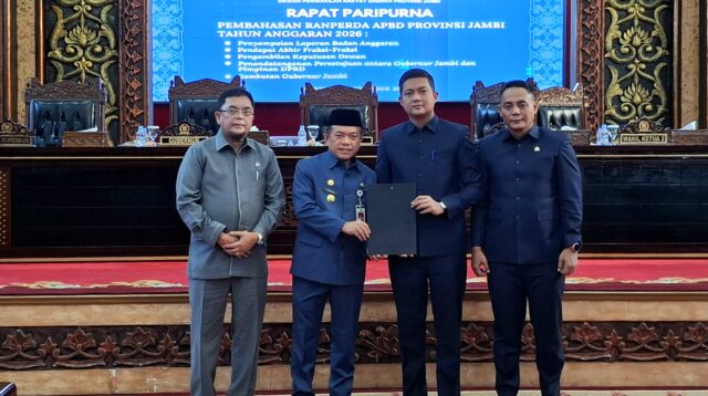 Pimpinan DPRD dan Gubernur Jambi menandatangani Perda APBD tahun 2026