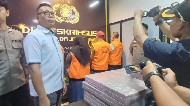 Empat tersangka korupsi pengadaan alat praktik SMK dilimpahkan.