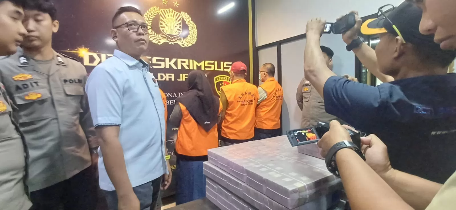 Empat tersangka korupsi pengadaan alat praktik SMK dilimpahkan.